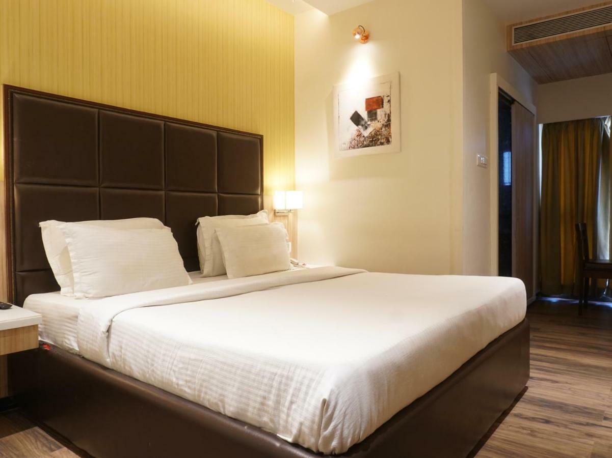 Palette Four Seasons Recreation Resort Jālgaon 외부 사진