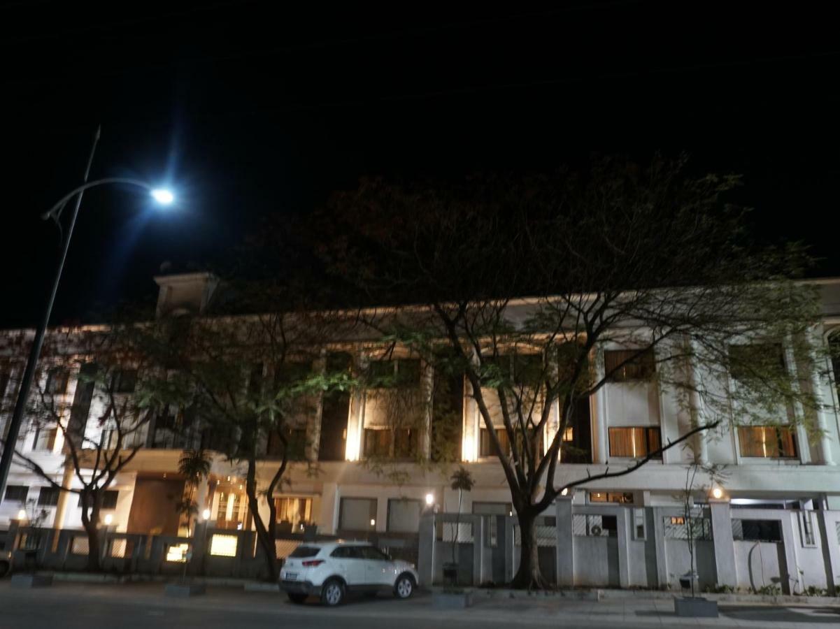 Palette Four Seasons Recreation Resort Jālgaon 외부 사진