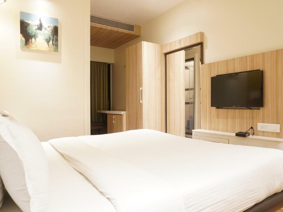 Palette Four Seasons Recreation Resort Jālgaon 외부 사진