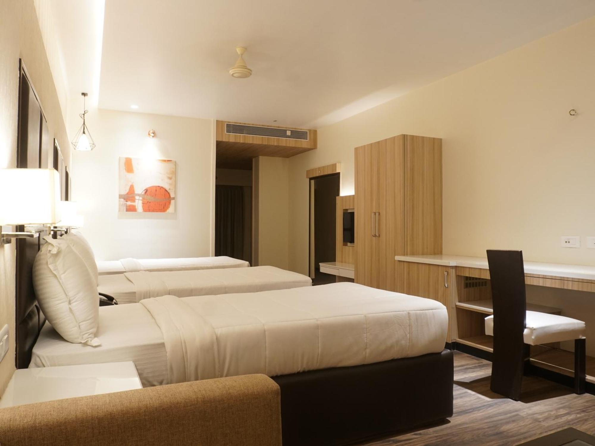 Palette Four Seasons Recreation Resort Jālgaon 외부 사진